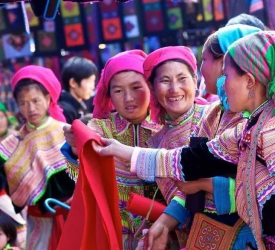 Sản phẩm bac ha market vietnam zonitrip 1280x580 1 550x500 — Công Ty TNHH Thương Mại và Dịch Vụ Du Lịch Zonitrip — MST 5200863563