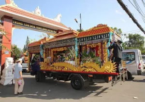 Sản phẩm dich vu mai tang tron goi chat luong chin chu 300x212 — Công Viên Tâm Linh Lạc Hồng Viên — MST 5400423584