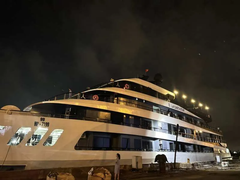Sản phẩm 2026 05 22 2 du thuyen duoc dong moi boi nam phat ship 6 — Công Ty Cổ Phần Đóng Tàu Và Vận Tải Biển Nam Phát — MST 5701483604