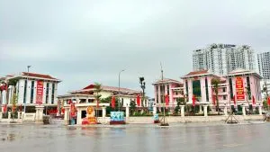 Sản phẩm 2310840_khu_vuc_thanh_uy_ubnd_tp_ha_long_duoc_trang_hoang_ruc_ro_voi_pano_ap_phich_khau_hieu_06052707 300x169 — Quảng Cáo Đô Thành - Công Ty TNHH Đô Thành Việt Nam — MST 5702083976