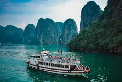 Sản phẩm menu 2026 05 tour vinh ha long 2 ngay 1 dem 400x0 — Công Ty TNHH DV TM Du Lịch Rồng Việt — MST 5801321678