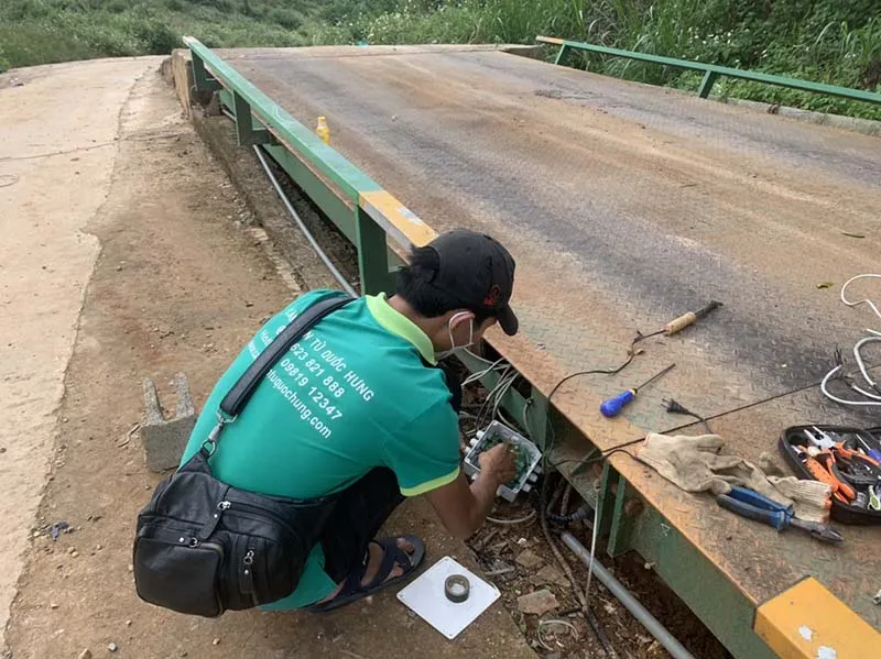 Sản phẩm sua can o to 1 — Cân Điện Tử Quốc Hưng - Công Ty TNHH Sản Xuất Dịch Vụ Kỹ Thuật Quốc Hưng — MST 6001541813
