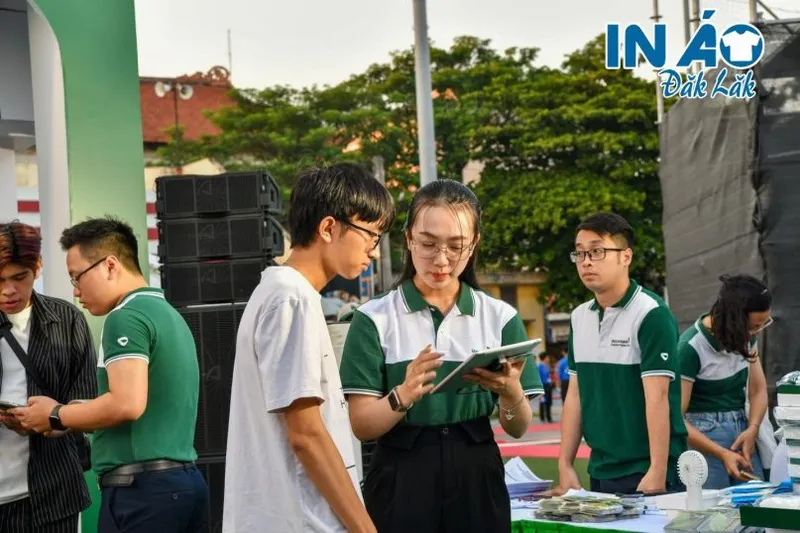 Sản phẩm dong phuc ao thun vietcombank 1 807x538 — Công Ty TNHH TM Và DV Đồng Phục Vinh Phát — MST 6001774141