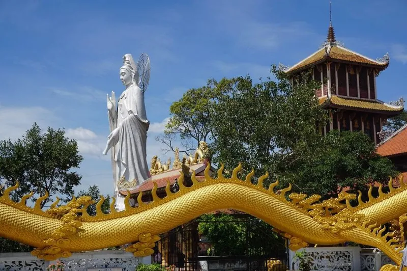Sản phẩm kinh nghiem kham pha chua chau thoi giua khong gian tam linh thanh tinh 22665fbd — Khách Sạn Hoàng Hùng — MST 8333214813